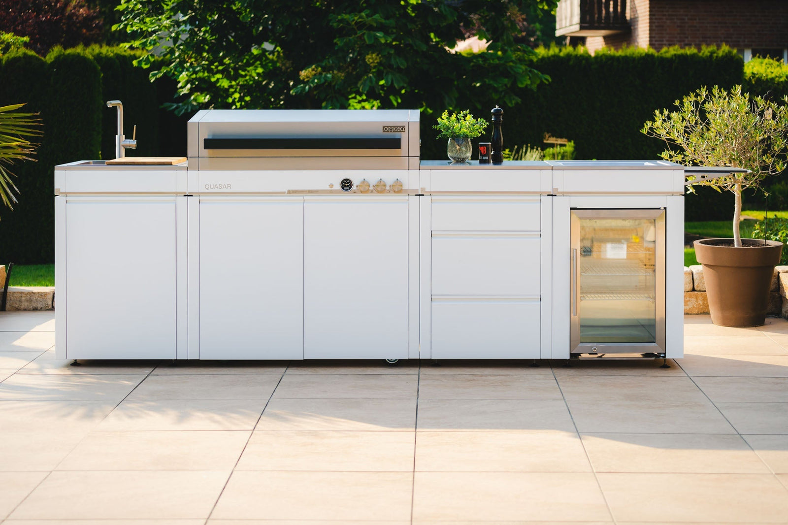 Gartenmöbel-Trends 2025: Das ist jetzt angesagt bei Outdoorküchen